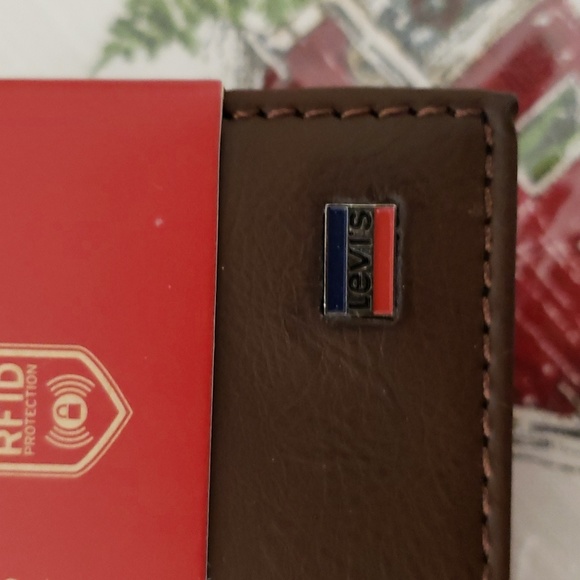 Levi's Wallet - Picture 4 of 5